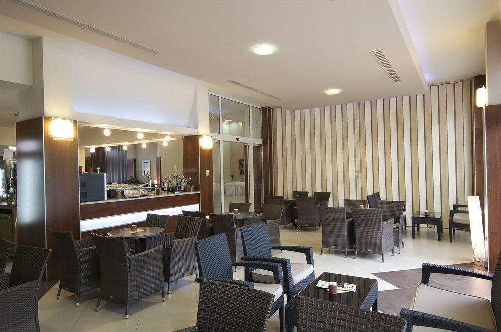 Hotel Fontana Buzet Exterior photo