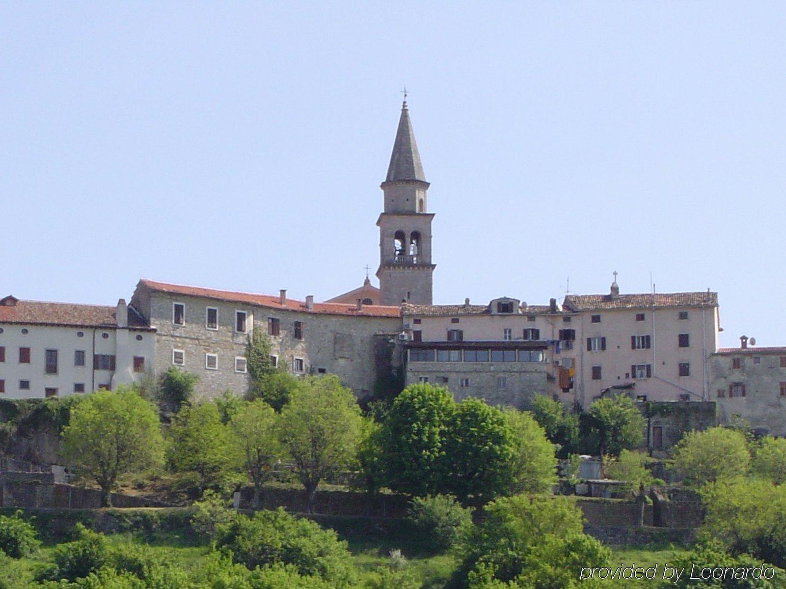 Hotel Fontana Buzet Exterior photo