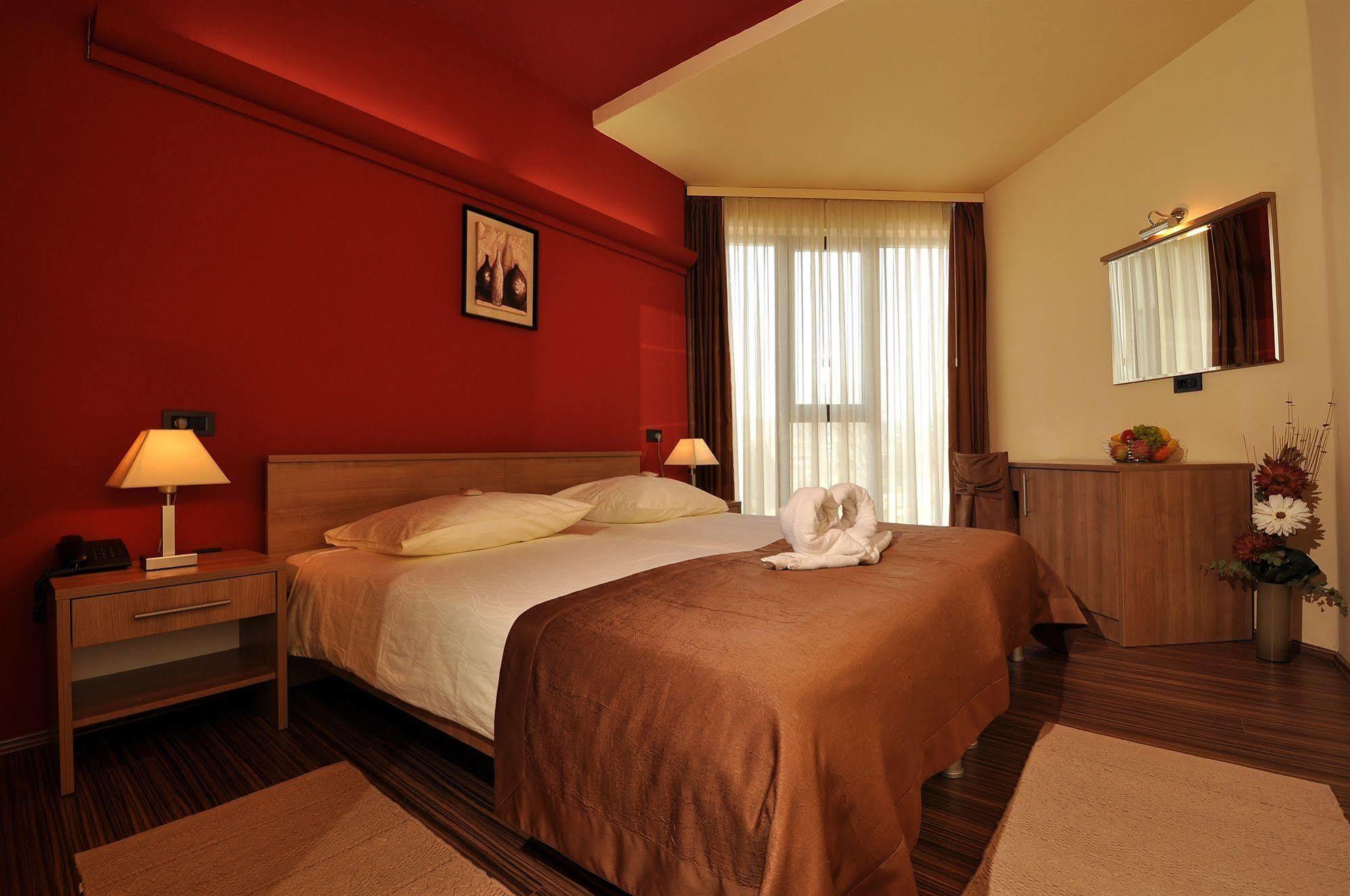 Hotel Fontana Buzet Exterior photo