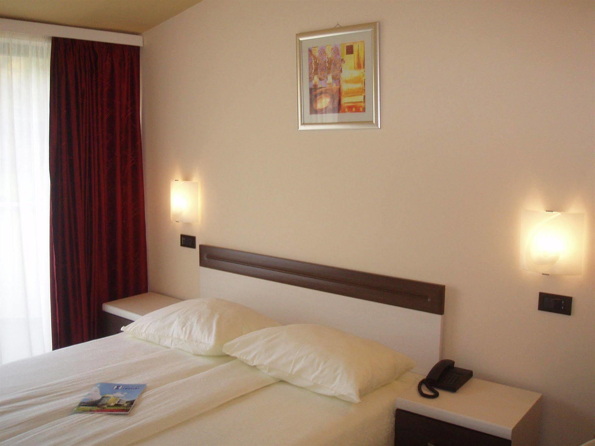 Hotel Fontana Buzet Exterior photo