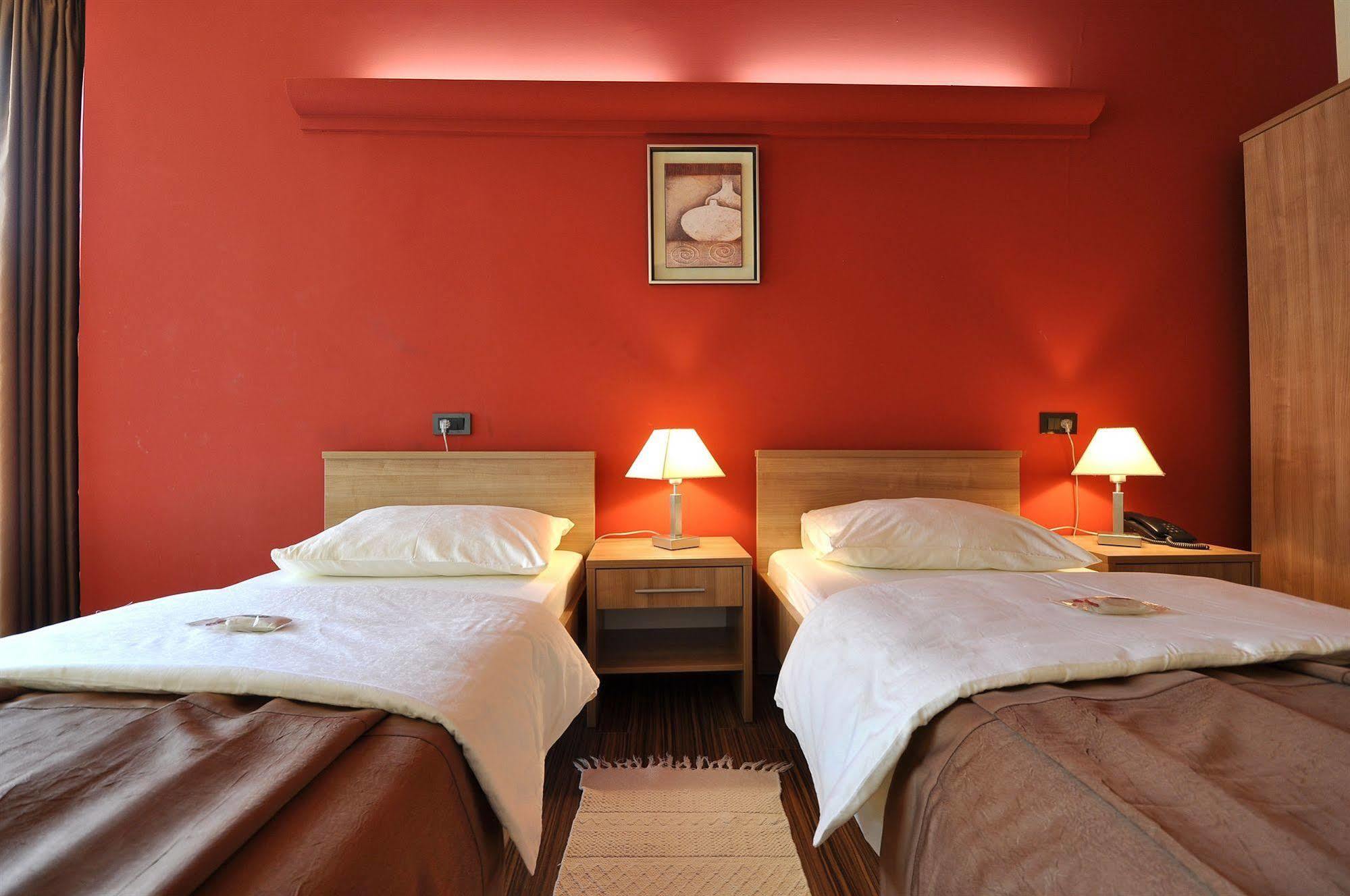 Hotel Fontana Buzet Exterior photo