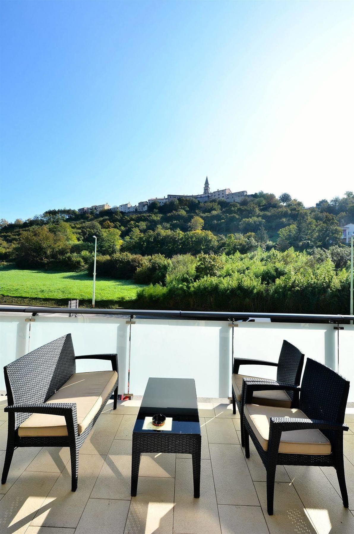 Hotel Fontana Buzet Exterior photo